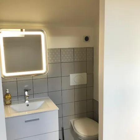 Petite Maison Dans Fosse Troglodytes *