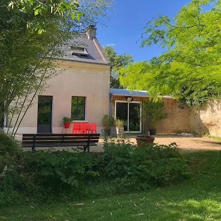 Hébergement de vacances Petite Maison Dans Fosse Troglodytes