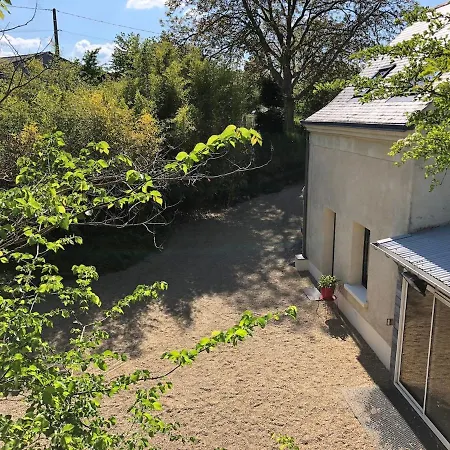 Petite Maison Dans Fosse Troglodytes Hébergement de vacances Chemellier