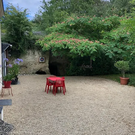Petite Maison Dans Fosse Troglodytes